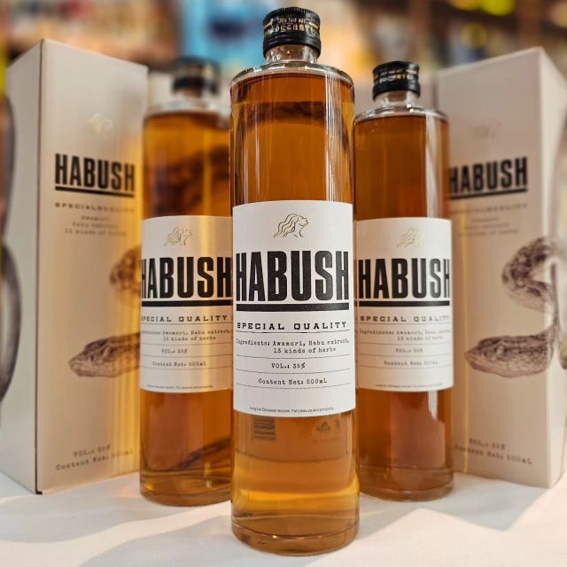 .
はいさい👨
今話題の『HABUSH』✨
入荷しました～👍️
.
沖縄の薬膳酒「ハブ酒」
滋養強壮パワーはそのままに
飲みやすい『HABUSH 』として
販売しいてます🎵
. 
ぜひゲットしてください😆
.
.
※一部取り扱ってない店舗もございます。お電話にてご確認くださいませ。
.
.
.
🌺おきなわ屋本店　那覇市牧志1-2-31
【営業時間】9:30～22:00
🌺おきなわ屋 泡盛蔵 国際店　那覇市松尾2-8-5
【営業時間】10:00～22:00
🌺おきなわ屋 美浜店　北谷町字美浜9-2
【営業時間】10:30～20:00
🌺おきなわ屋 泡盛蔵 北谷店　北谷町字美浜9-2
【営業時間】12:00～20:00
🌺おきなわ屋 市場　那覇市松尾2-8-29
【営業時間】9:30～20:00
🌺おきなわ屋 泡盛蔵 空港南店　那覇市鏡水150番地 2階(JAL側 搭乗口前)
【営業時間】7:00～20:30
🌺おきなわ屋 泡盛蔵 牧志店　沖縄県那覇市牧志3-13-22
【営業時間】13：00～22：00

#沖縄 #那覇 #国際通り #沖縄旅行 #観光 #沖縄土産 #沖縄好き #泡盛 #okinawa #沖繩 #오키나와 #おきなわ屋 #泡盛蔵 #沖縄そば #おきなわ屋限定 #HABUSH #新商品 #ハブ酒